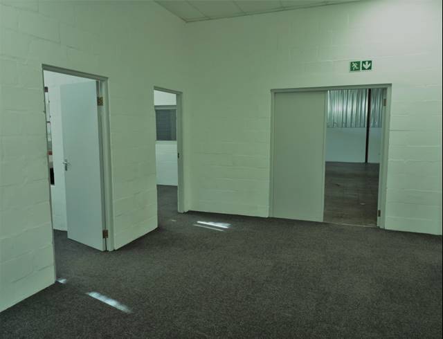 320M² WAREHOUSE TO LET IN MAITLAND